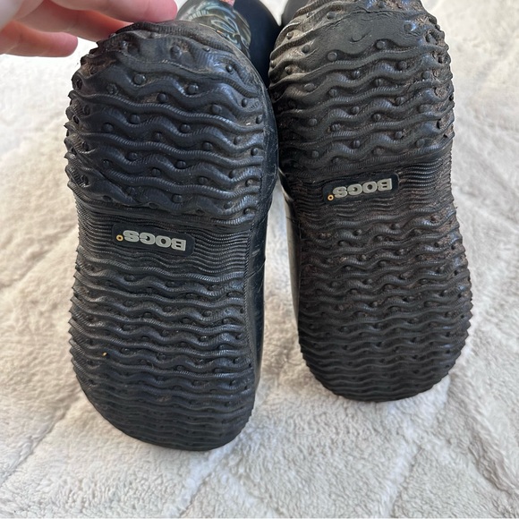 Bogs | Women's Classic Winter Blooms waterproof boots | Size 7 - Picture 4 of 7